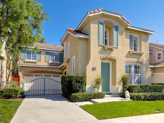 Attached, Exterior, Facade, Mediterranean