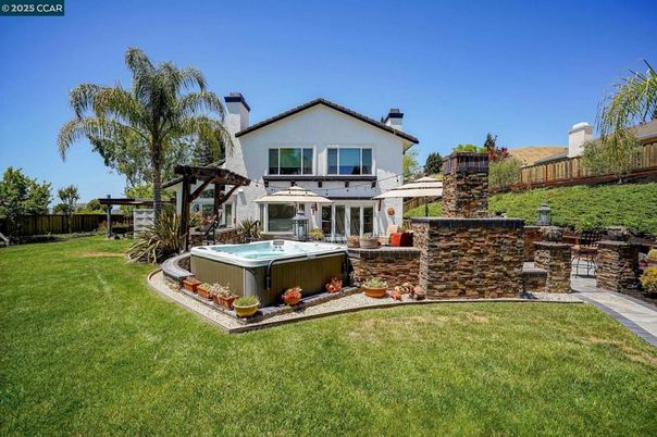 Backyard, Exterior, Hot Tub