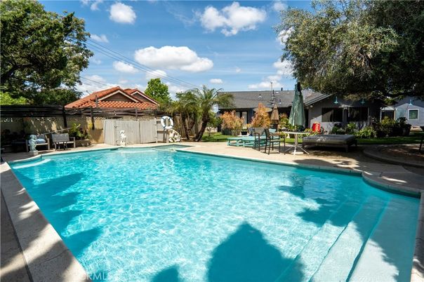 Exterior, Pool