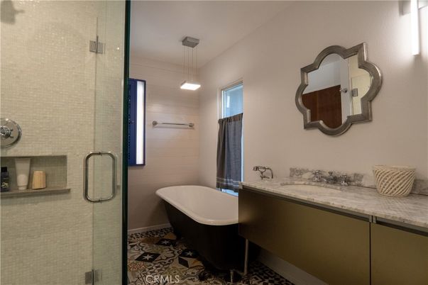 Bathroom, Free Standing Baths, Glass Shower, Interior, Pendant Lights