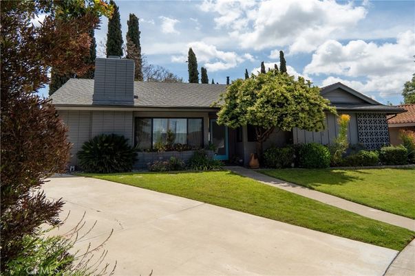 Backyard, Exterior, Facade, Ranch
