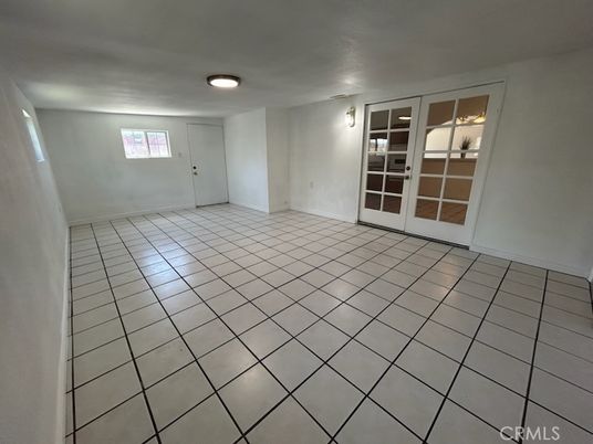Empty room, Interior
