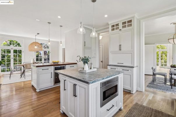 Dining room, Interior, Kitchen, Pendant Lights, Recessed Lighting, Wood Texture Flooring