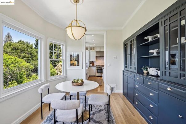 Dining room, Interior, Kitchen, Pendant Lights, Recessed Lighting, Wood Texture Flooring