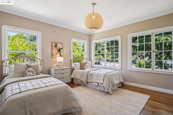 Bedroom, Interior, Pendant Lights, Wood Texture Flooring