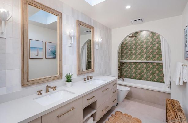 Bathroom, Dual Sink Vanities, Interior, Recessed Lighting