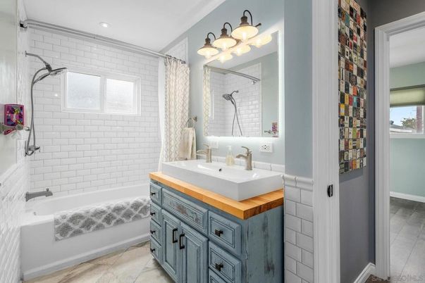 Bathroom, Interior, Recessed Lighting