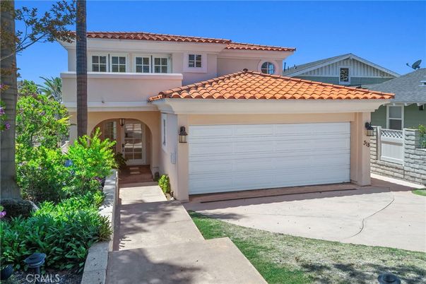 Attached, Exterior, Facade, Mediterranean
