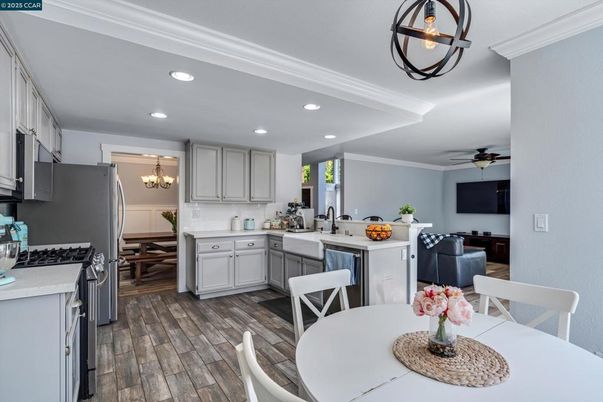Chandelier, Dining room, Interior, Kitchen, Recessed Lighting, Wood Texture Flooring