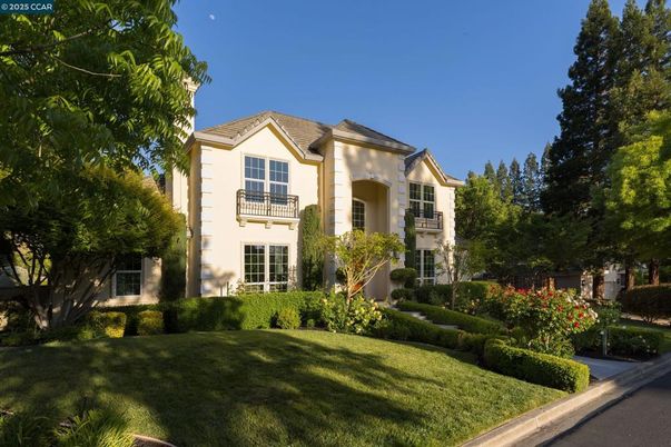 Backyard, Exterior, Facade, French Provincial