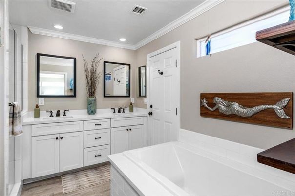 Bathroom, Dual Sink Vanities, Interior, Recessed Lighting