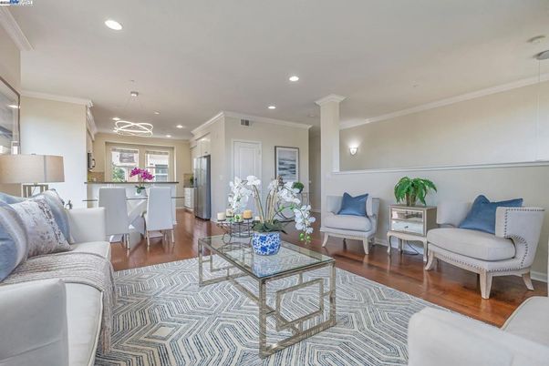 Dining room, Interior, Living room, Pendant Lights, Recessed Lighting, Wood Texture Flooring