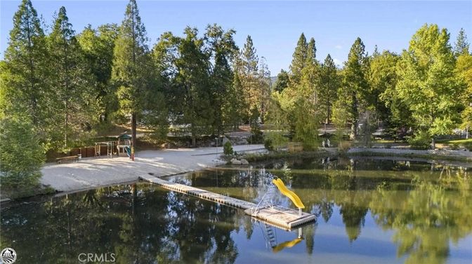 Exterior, Lake