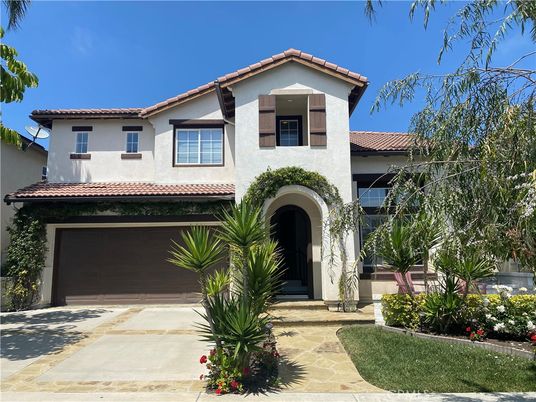 Attached, Exterior, Facade, Mediterranean