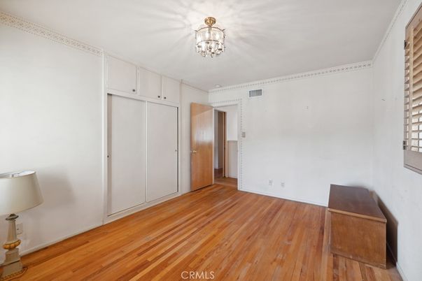 Chandelier, Empty room, Interior, Wood Texture Flooring