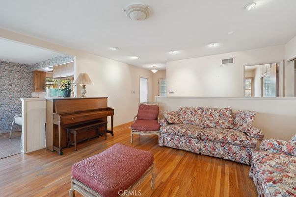 Interior, Living room, Piano, Recessed Lighting, Wood Texture Flooring