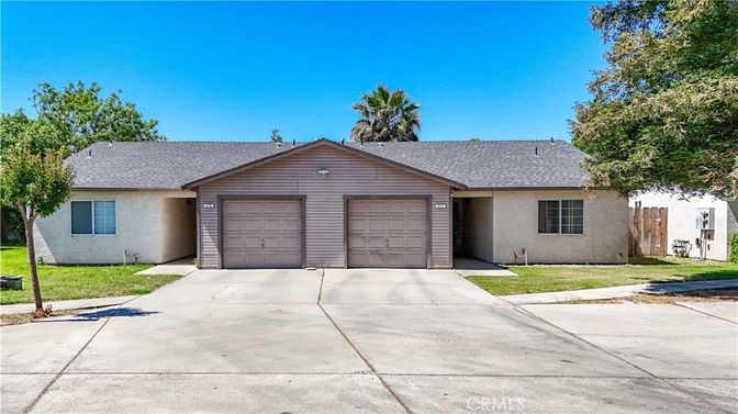 Attached, Exterior, Facade, Ranch