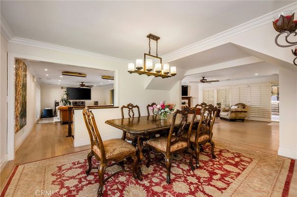 Chandelier, Dining room, Interior, Recessed Lighting, Wood Texture Flooring
