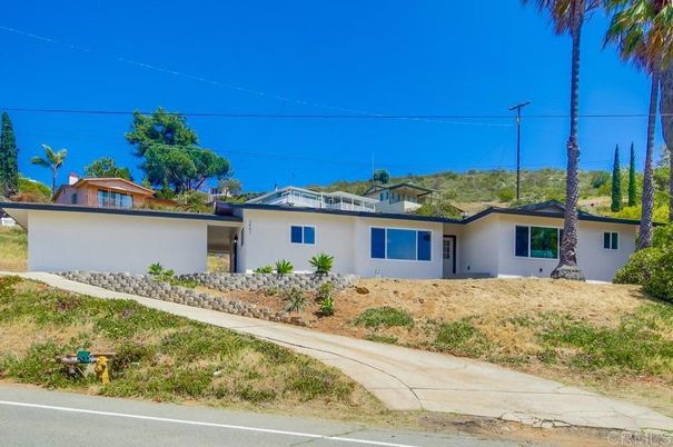 Backyard, Exterior, Facade, Ranch