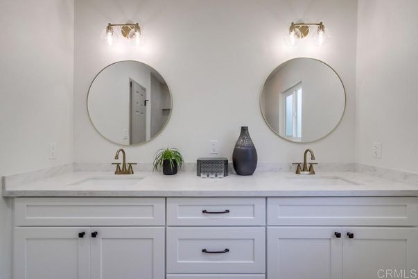 Bathroom, Dual Sink Vanities, Interior