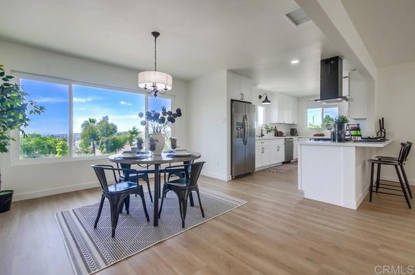 Dining room, Interior, Kitchen, Pendant Lights, Recessed Lighting, Wood Texture Flooring