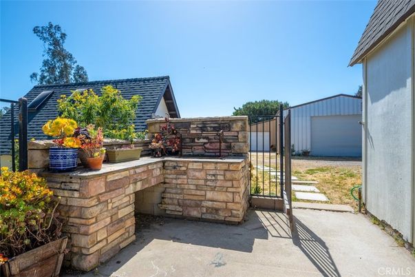 Detached Garage, Exterior