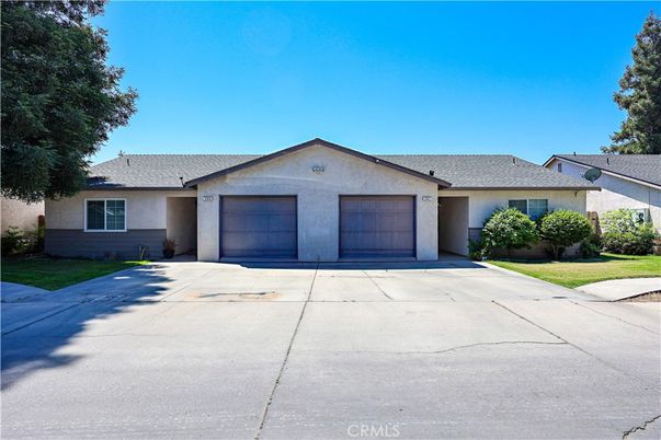 Attached, Exterior, Facade, Ranch