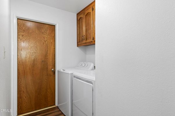 Interior, Washer, Wood Texture Flooring