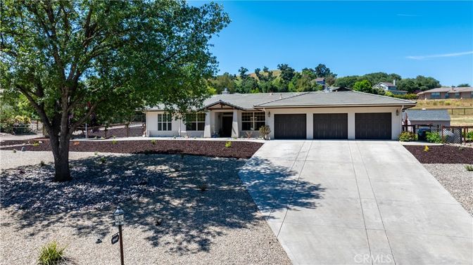 Attached, Exterior, Facade, Ranch