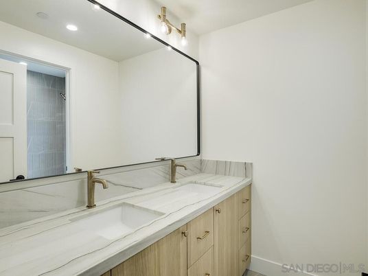 Bathroom, Interior, Recessed Lighting