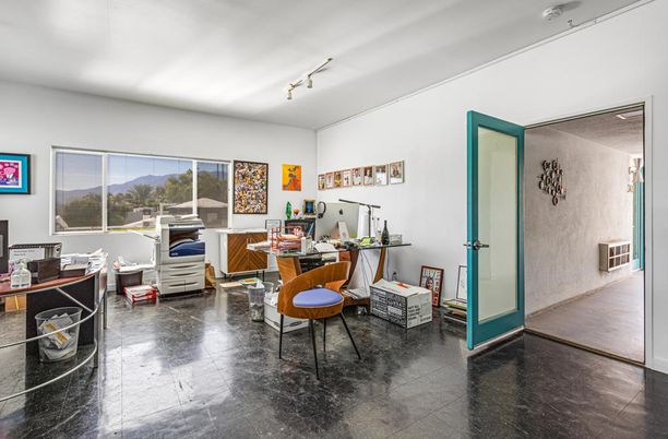 Home Office, Interior