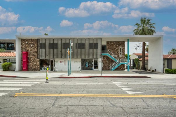Exterior, Facade, Modern