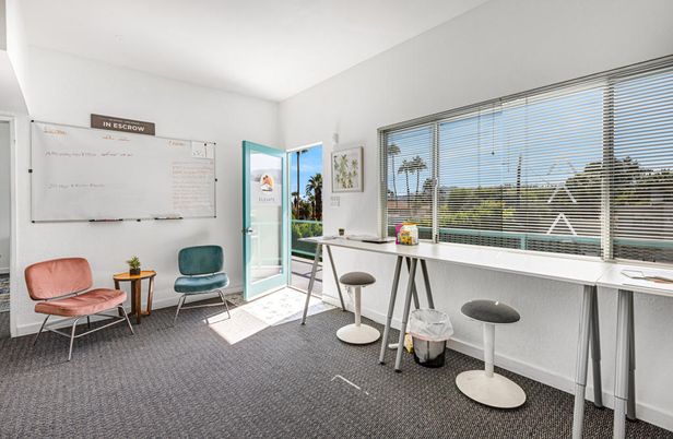 Home Office, Interior