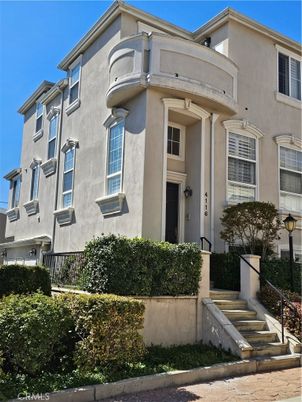 Exterior, Facade, Rowhouse