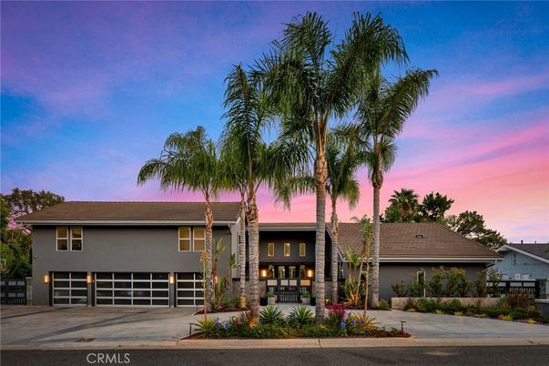 Attached, Exterior, Facade, Modern