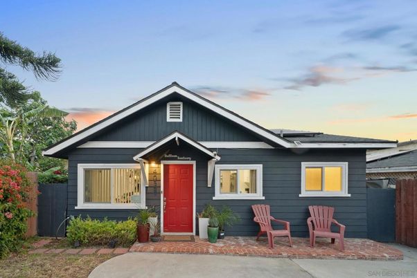 Exterior, Facade, American Craftsman