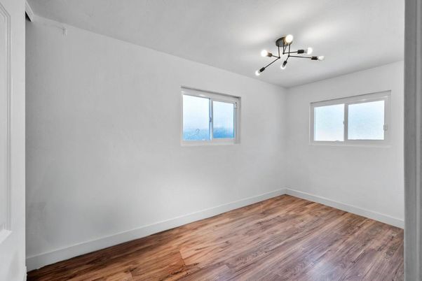 Empty room, Interior, Pendant Lights, Wood Texture Flooring