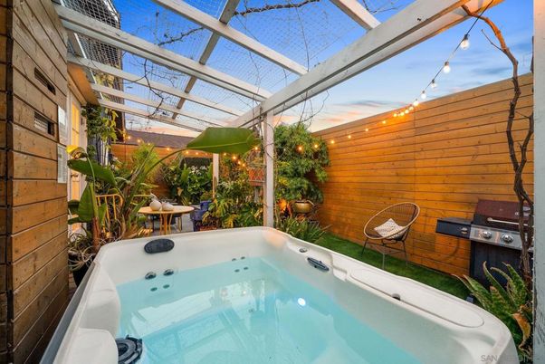 Exterior, Hot Tub
