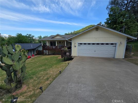 Attached, Exterior, Facade, Ranch