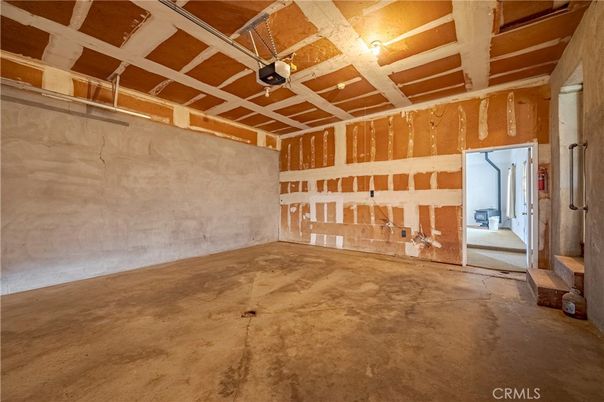 Garage, Interior, Wooden Beams