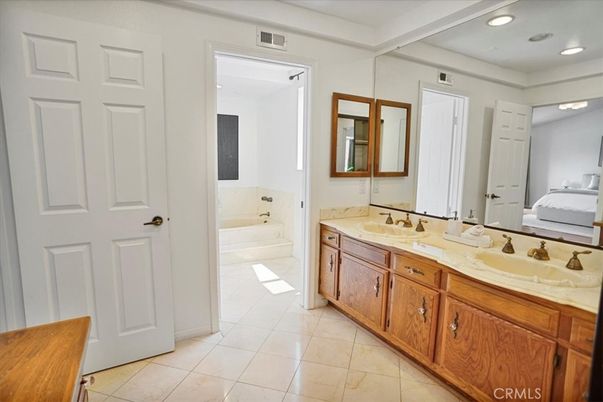 Bathroom, Dual Sink Vanities, Interior, Recessed Lighting