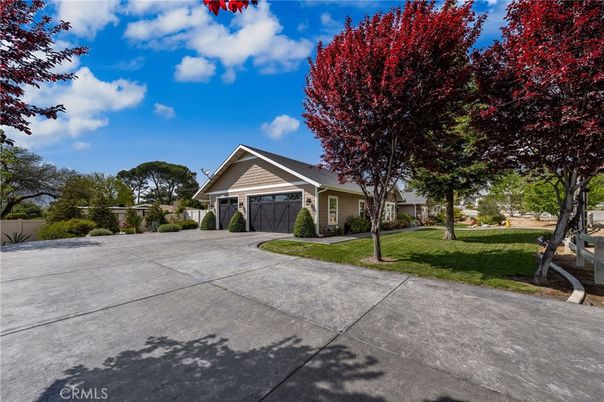 Attached, Exterior, Facade, Ranch