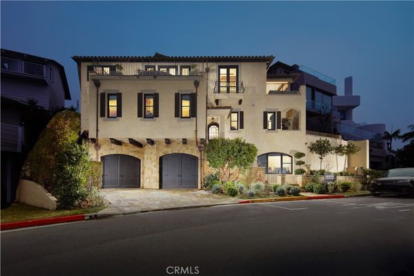Attached, Exterior, Facade, Mediterranean