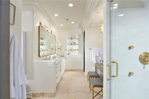 Bathroom, Dual Sink Vanities, Interior, Recessed Lighting
