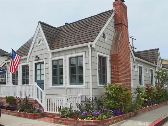 Exterior, Facade, Queen Anne Victorian