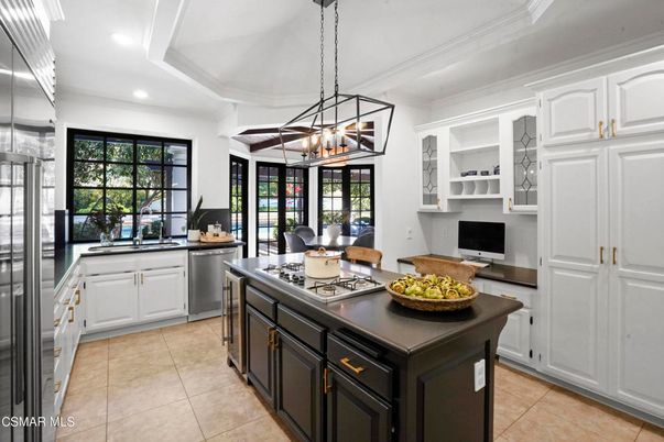 Dining room, Interior, Kitchen, Pendant Lights, Recessed Lighting, Stainless Steel Appliances