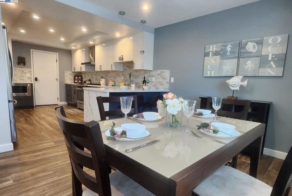 Dining room, Interior, Kitchen, Pendant Lights, Recessed Lighting, Wood Texture Flooring