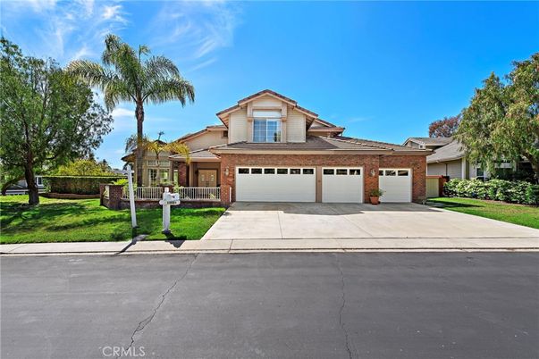 Attached, Exterior, Facade, Brick Facade, American Craftsman