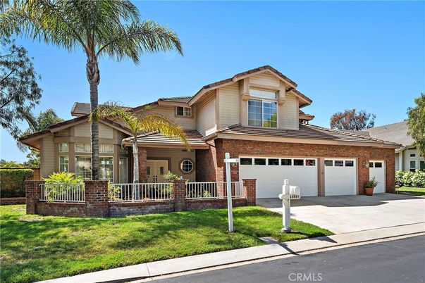 Attached, Exterior, Facade, Brick Facade, American Craftsman