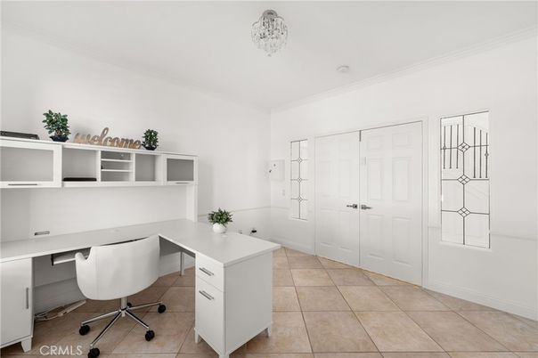 Home Office, Interior